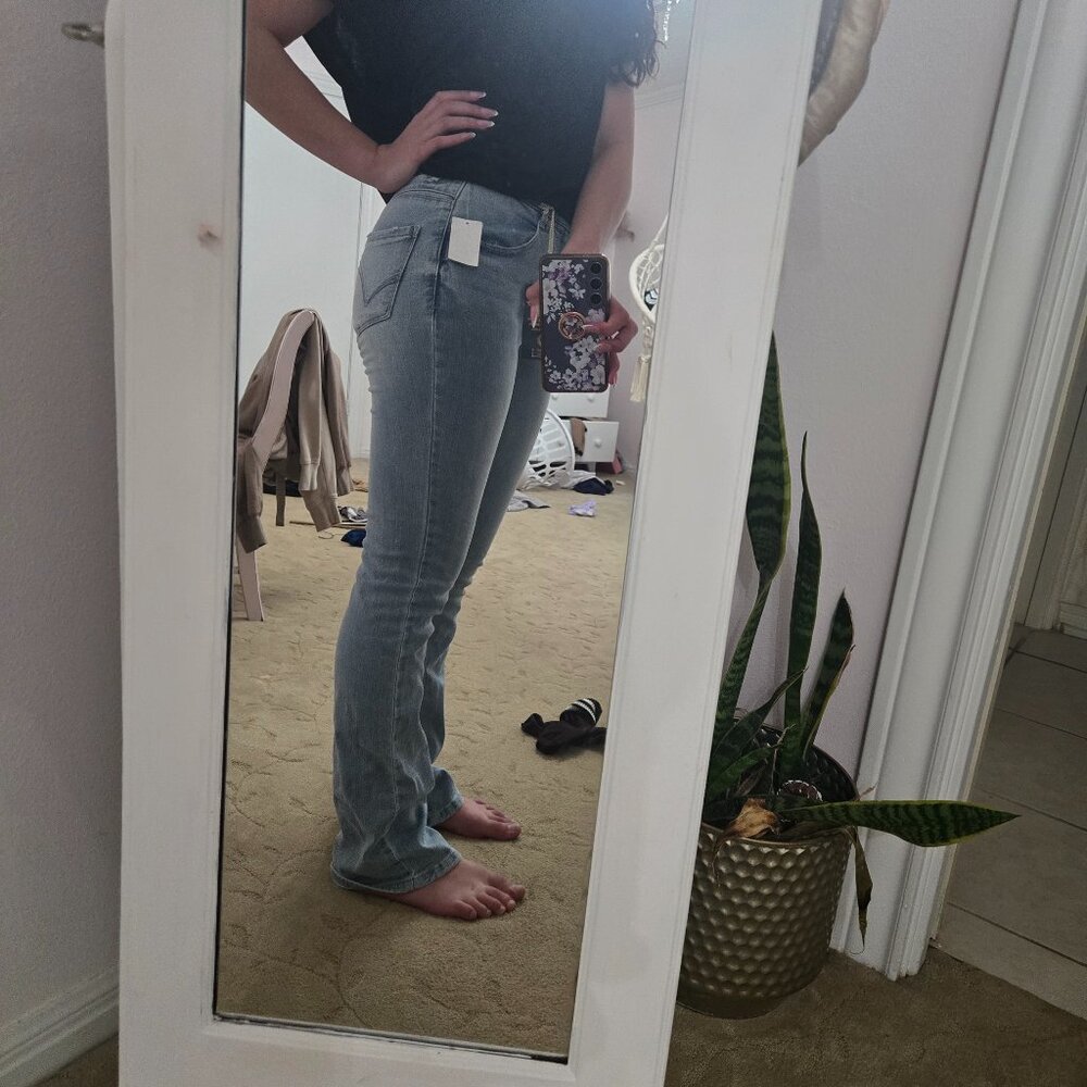 Skinny jeans with boots cut